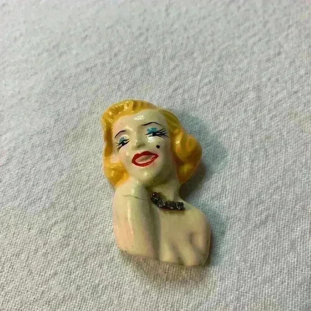 VTG Marilyn Monroe Brooch/ pin signed 1988 painted clay with rhinestone necklace